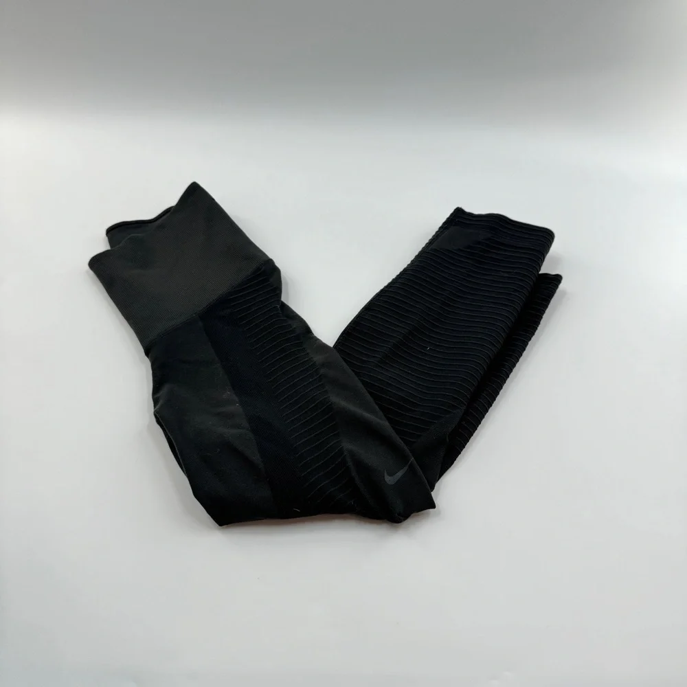 Nike Black Capri Leggings – Women’s Small